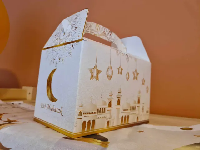 sweet-halal-vegan-box-eid-mubarak-bo-te-cadeau-10x10x9-cm image 1